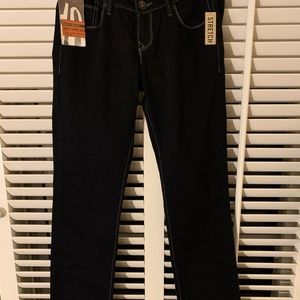 DKNY- Jeans, never worn. Skinny Jean 28S